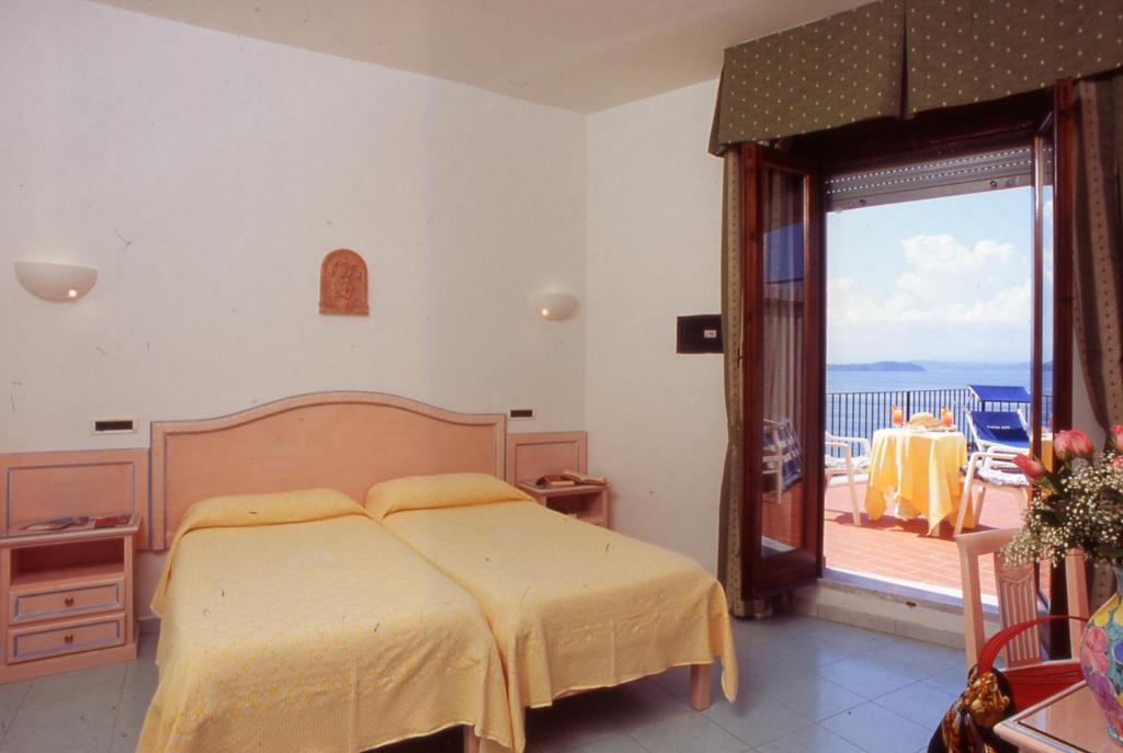 Hotel Parco Aurora Terme Ischia Camera foto